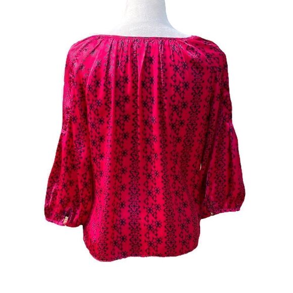 Gap Shiny Red and Navy 3/4 Sleeve Top With Keyhole Closure, Size M - Picture 2 of 5